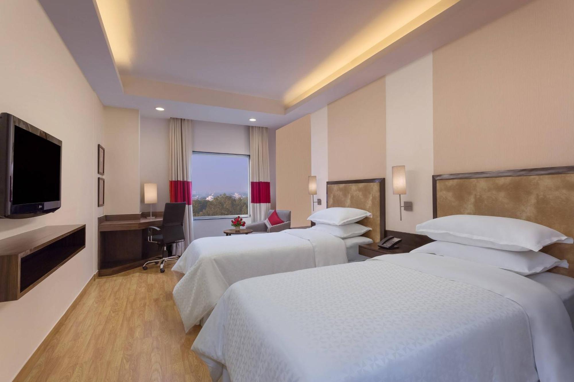 Four Points By Sheraton Vadodara Zewnętrze zdjęcie