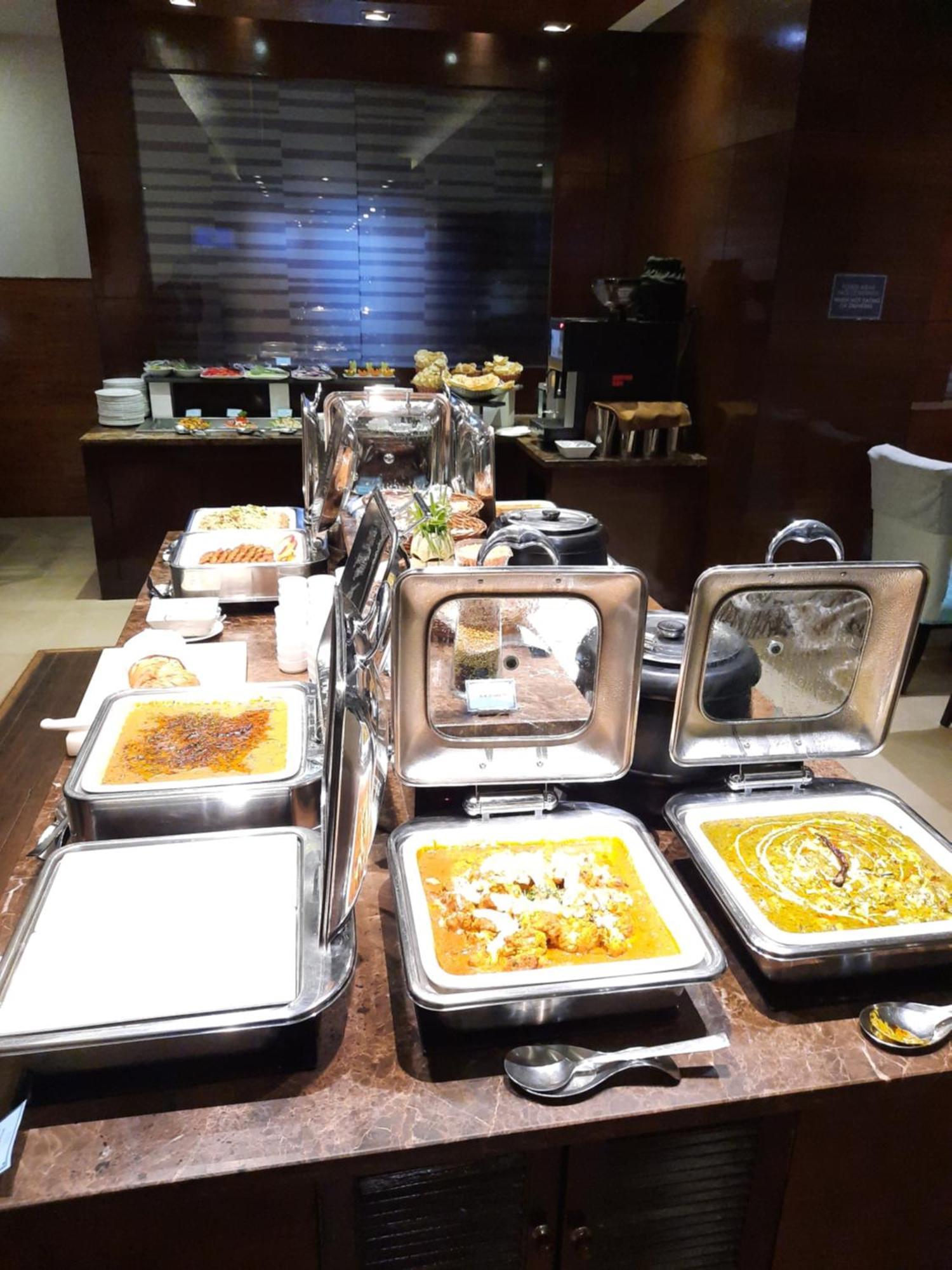 Four Points By Sheraton Vadodara Zewnętrze zdjęcie