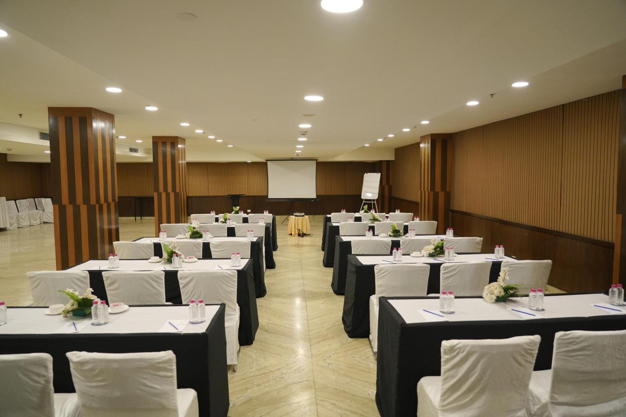 Four Points By Sheraton Vadodara Zewnętrze zdjęcie
