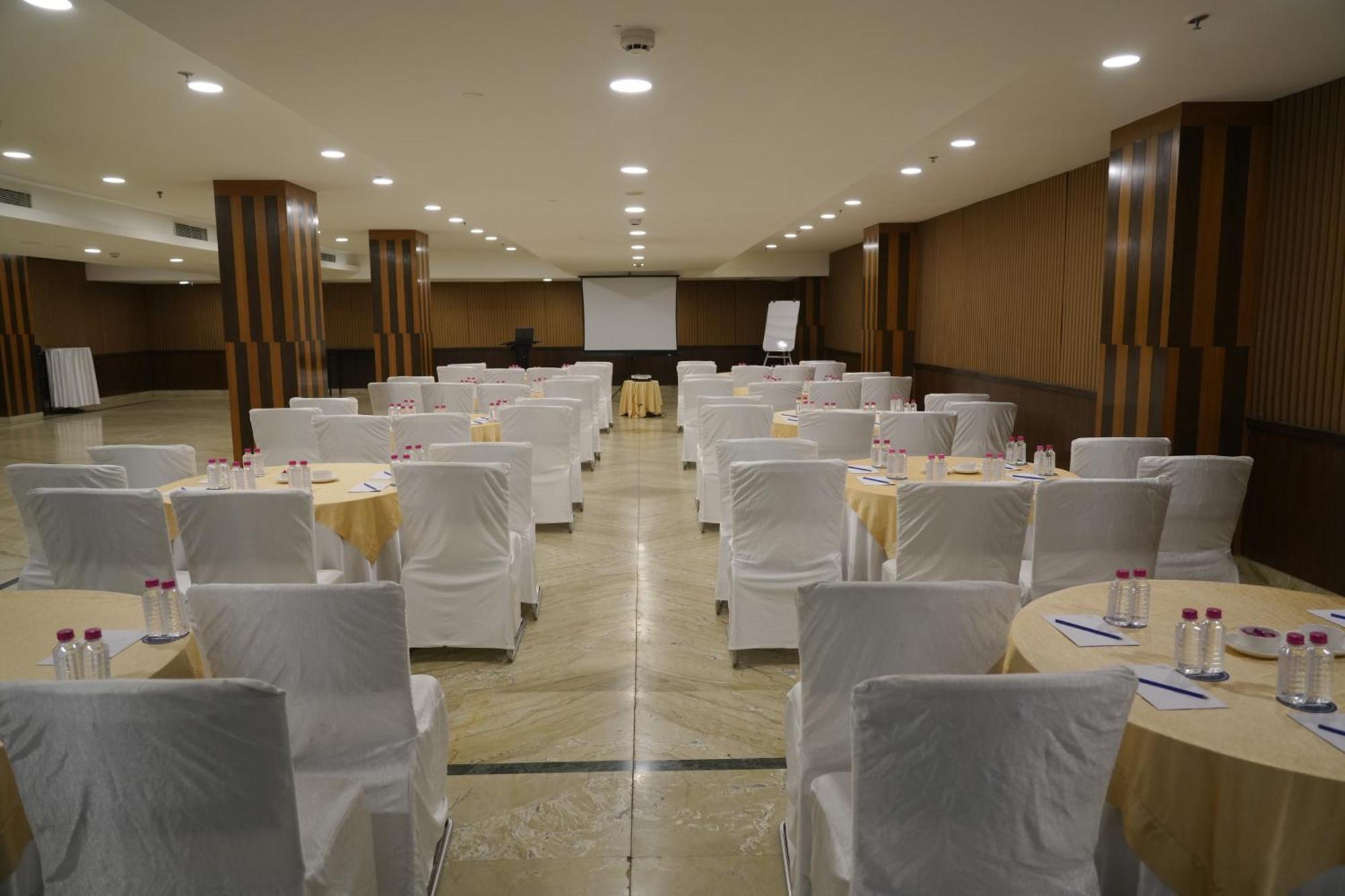 Four Points By Sheraton Vadodara Zewnętrze zdjęcie