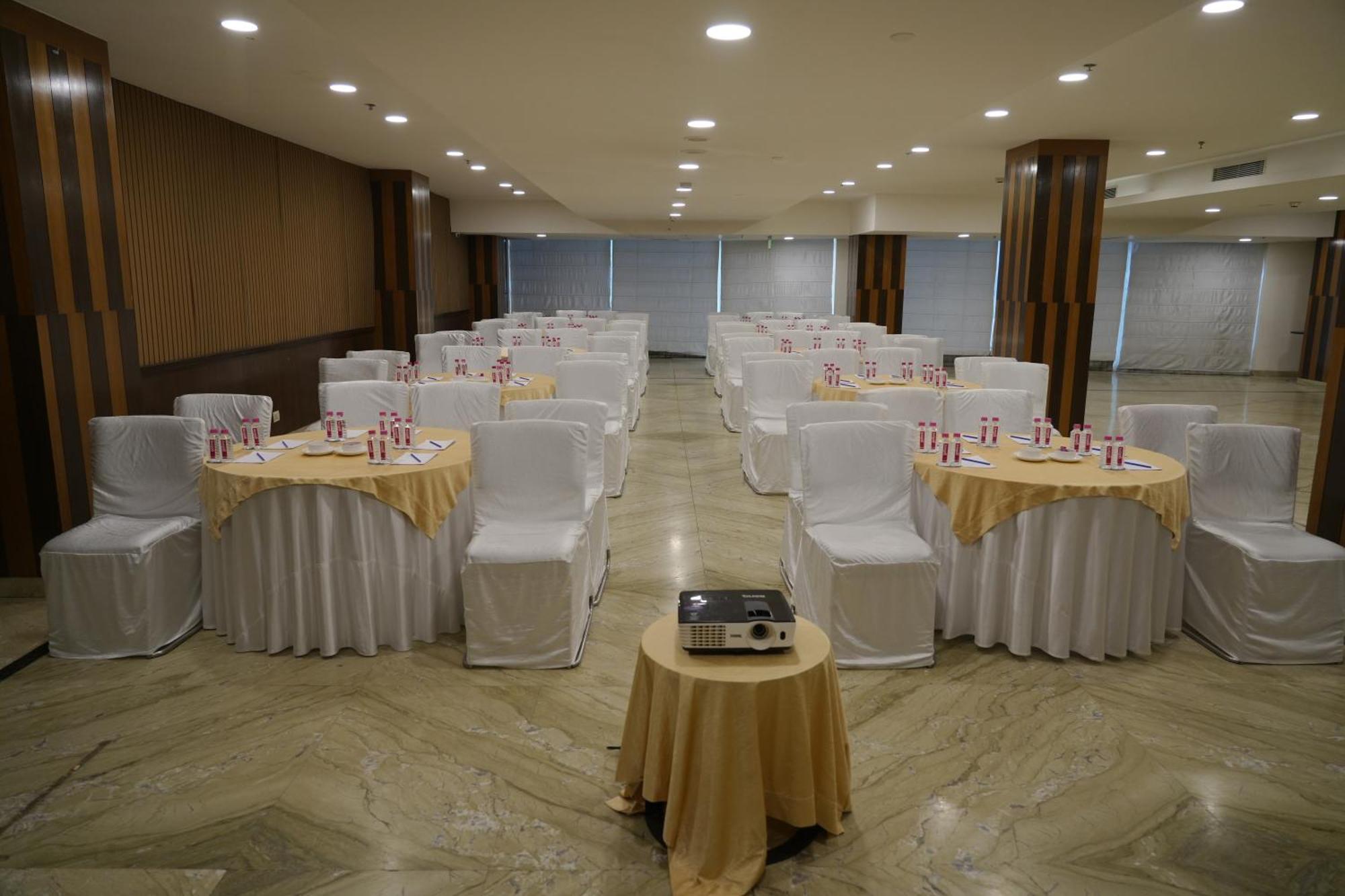 Four Points By Sheraton Vadodara Zewnętrze zdjęcie