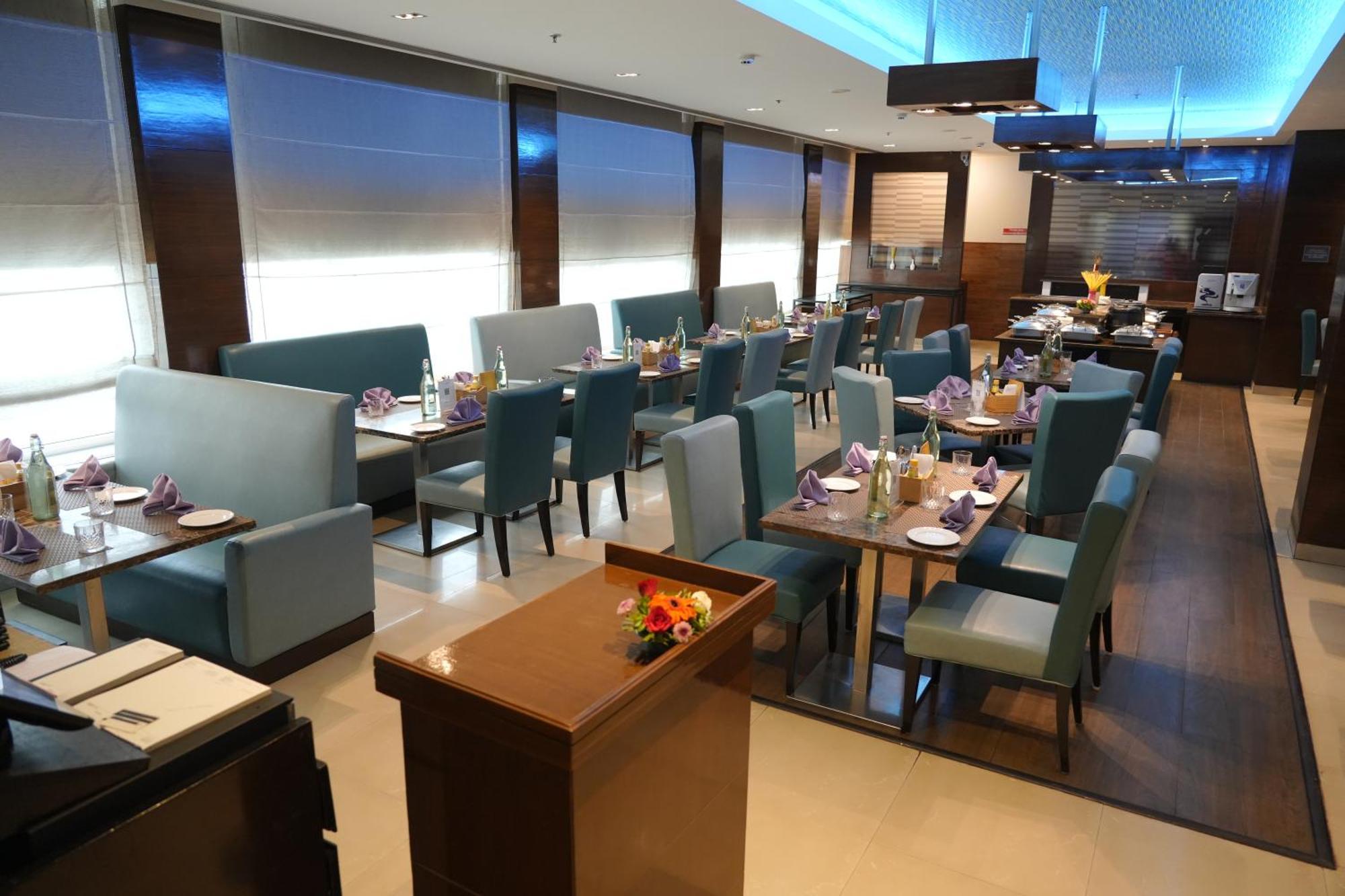 Four Points By Sheraton Vadodara Zewnętrze zdjęcie