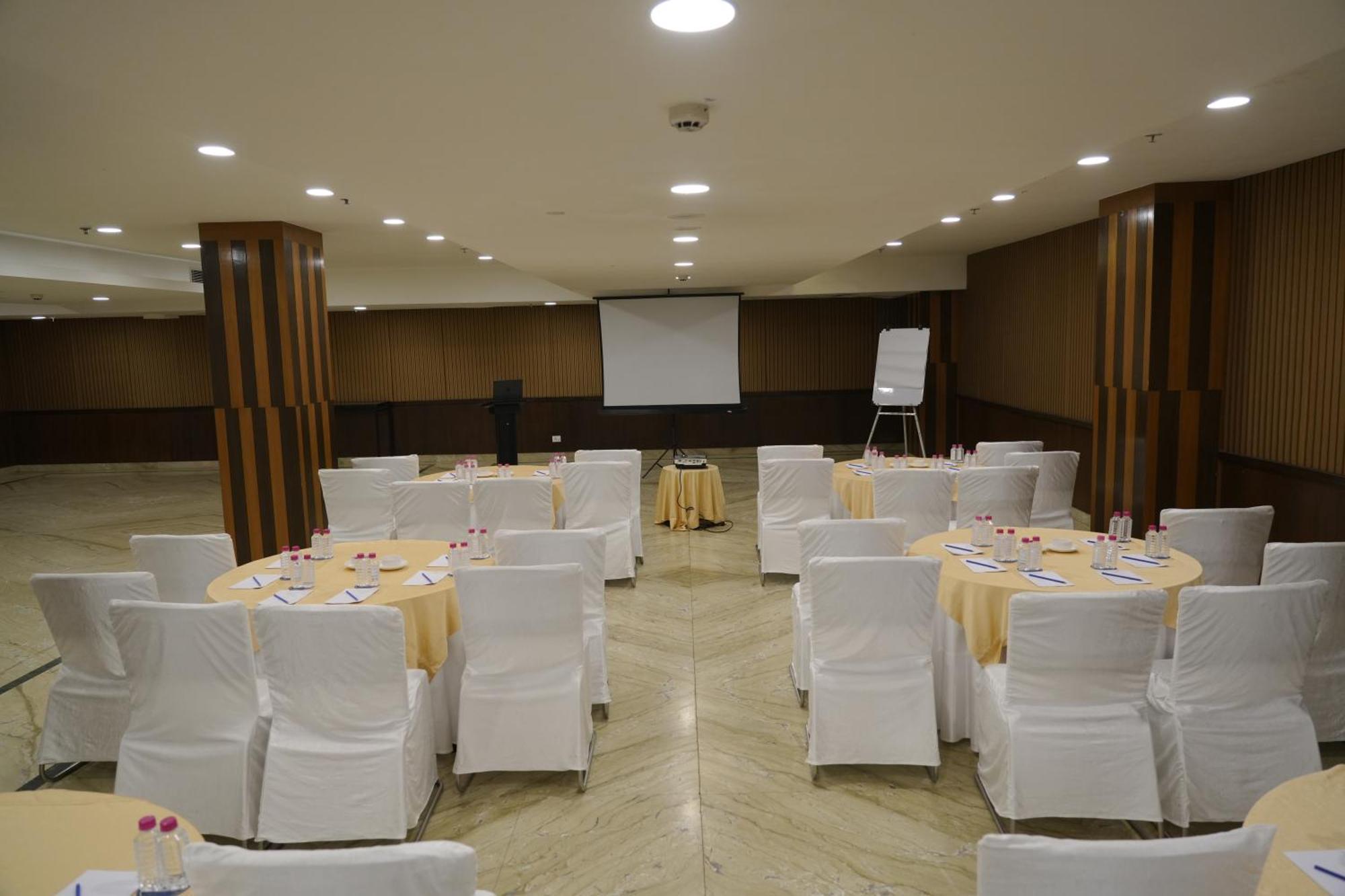 Four Points By Sheraton Vadodara Zewnętrze zdjęcie