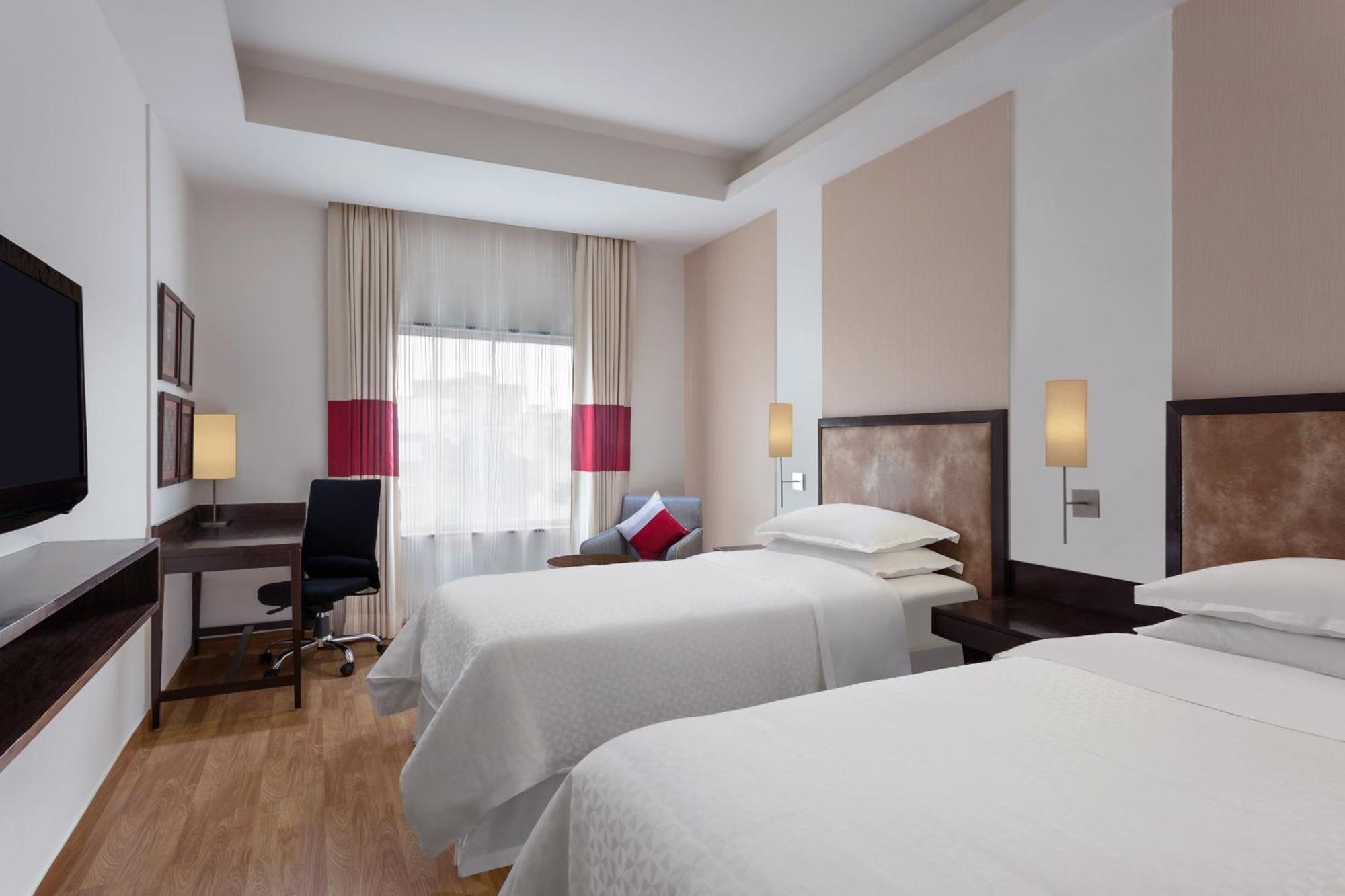 Four Points By Sheraton Vadodara Zewnętrze zdjęcie