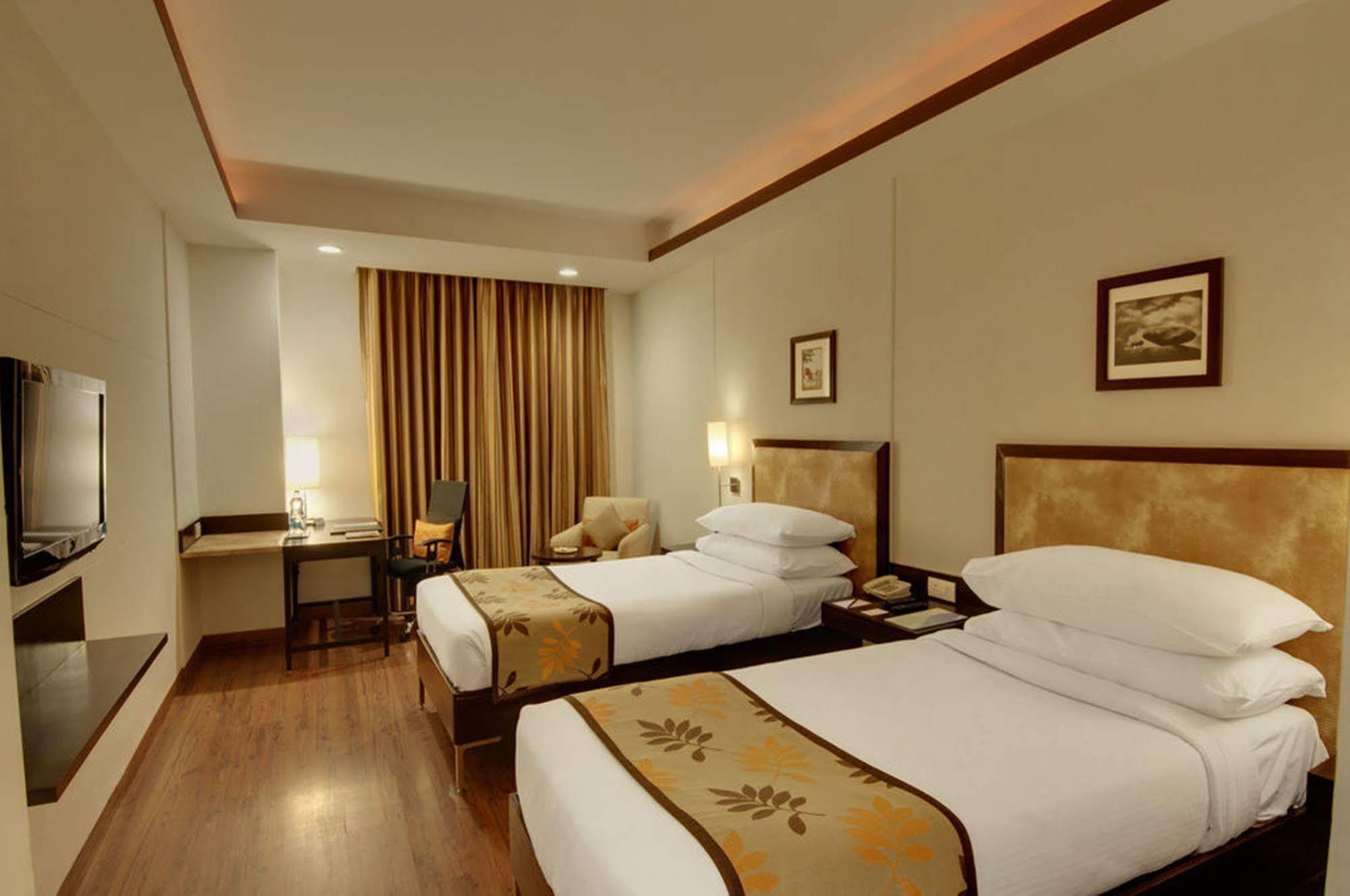 Four Points By Sheraton Vadodara Zewnętrze zdjęcie