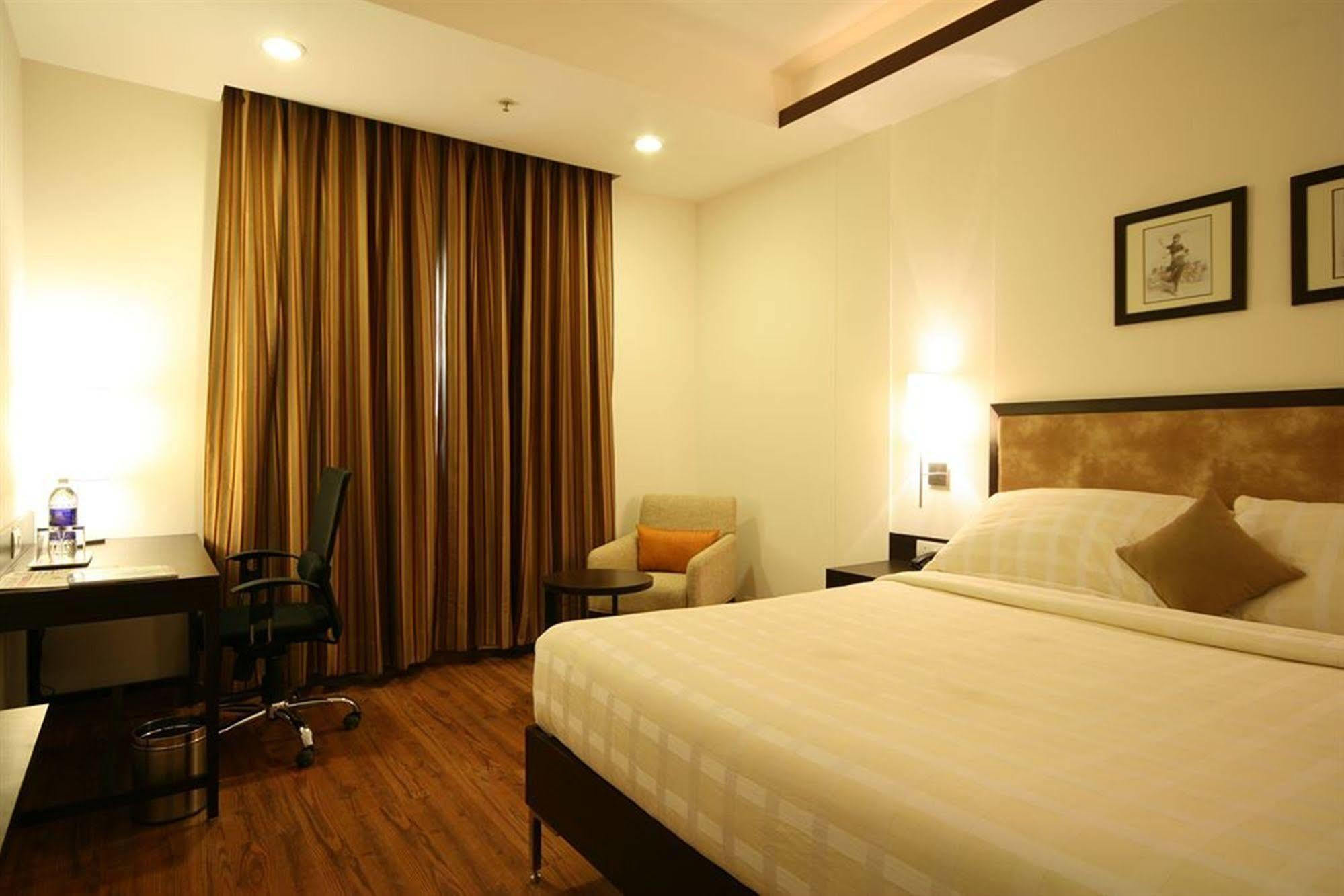 Four Points By Sheraton Vadodara Zewnętrze zdjęcie
